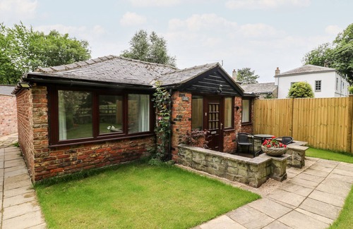 Selby Cottage | CLAIRE COTTAGE, pet friendly in Hambleton, North Yorkshire