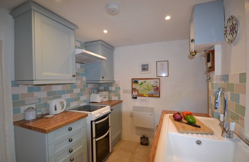 Hythe Cottage | Claire's Cottage - a cottage that sleeps 2 guests in 1 bedroom