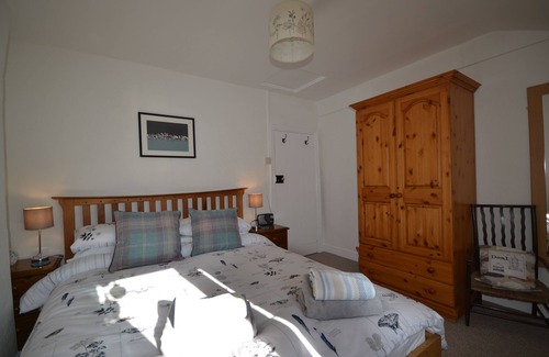 Hythe Cottage | Claire's Cottage - a cottage that sleeps 2 guests in 1 bedroom