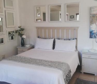 Salt Rock Apartment | Claire's Deluxe Studio Apartment - SOLAR