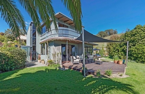 Stoke House | Clairmont Retreat - Fantastic Nelson Holiday Home with Spa Pool!