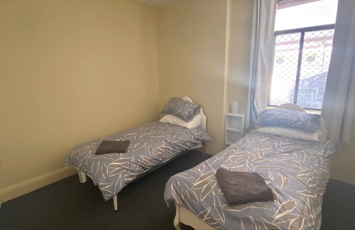 Broken Hill Bed & Breakfast | Clanarrah Eclectic - An old shop turned into a spacious 2 bedroom cottage