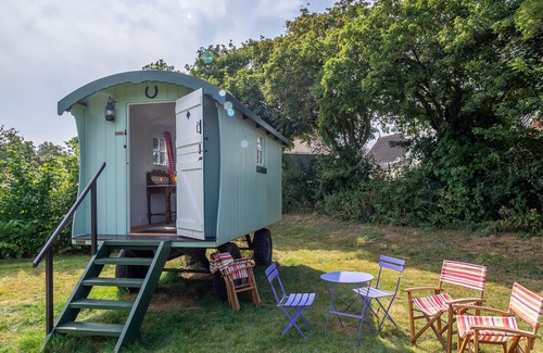Brandeston Apartment | Clarabelle is a beautiful shepherd's hut set in a blooming kitchen garden