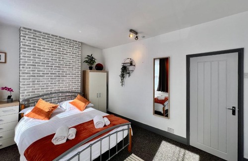 Higham Hill House | Clarence House 3 Bedrooms 8min to Station E17 North East London