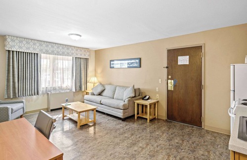 Fairbanks Hotel | Clarion Hotel & Suites Fairbanks near Ft. Wainwright