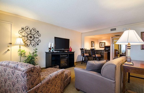 Garden City Hotel | Clarion Inn Garden City