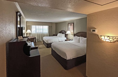 Garden City Hotel | Clarion Inn Garden City