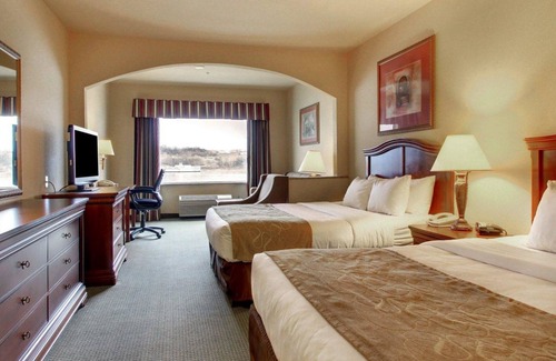 Vidalia Hotel | Clarion Suites Vidalia Riverfront