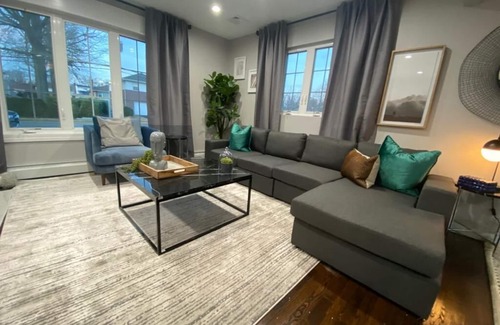 Baldwin House | Clarissa's Paradise Cozy 5-bedroom house in Baldwin with Central Air, WiFi patio