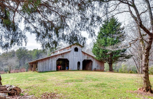 Clarkesville Cottage | Clarkesville 'rustic Hideaway' on 38-acre Farm!