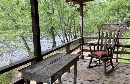 Weaverville Cottage | Clarks Driftwood- Glamp @ the River 15 min to town