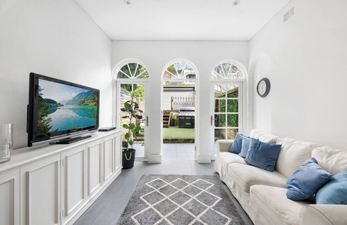 Paddington House | Classic 3BR terrace over 3 levels, great location w/parking, pets allowed