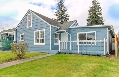 Eastside House | Classic 4 bedroom near the heart of Tacoma’s iconic city center.
