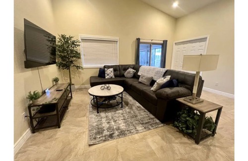 Eastside House | Classic 4BR Family Home w AZ ROOM