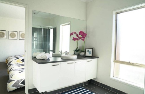 Williams Landing House | Classic 6BRM House in Williams Landing Diadem Melbourne