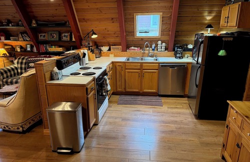 Shelton Cabin | Classic A-Frame Cabin near Lost Lake