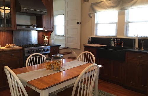 Avon House | CLASSIC BAYHEADER! Steps to Beach. 4 Bdrms. Sleeps 8.