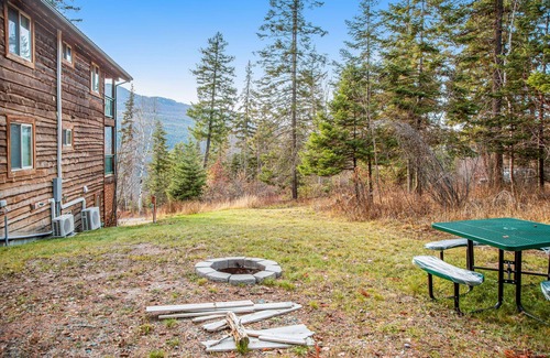 Bigfork Cabin | Classic cabin with gorgeous lake/mountain views, firepit & 2-story deck
