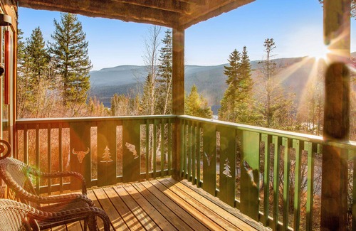 Bigfork Cabin | Classic cabin with gorgeous lake/mountain views, firepit & 2-story deck