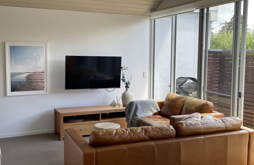 Port Fairy Apartment | Classic central haven retreat!