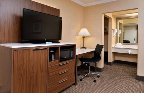 Hollywood Hotel | Classic Charm Near Hollywood Boulevard & Universal Studios LA