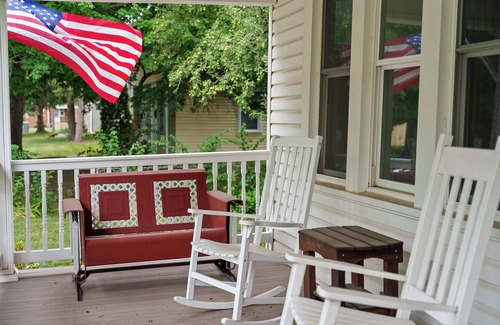 Grandview Heights House | Classic Charm on Ashland – Gorgeous Grandview Home for 8! Walk to Dining & More