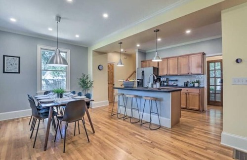 Athens House | Classic City Dawg House- Charleston Style Home, Firepit, Relaxing porches