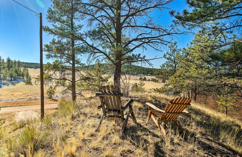 Florissant House | Classic Colorado Log Home w/Mountain Views!
