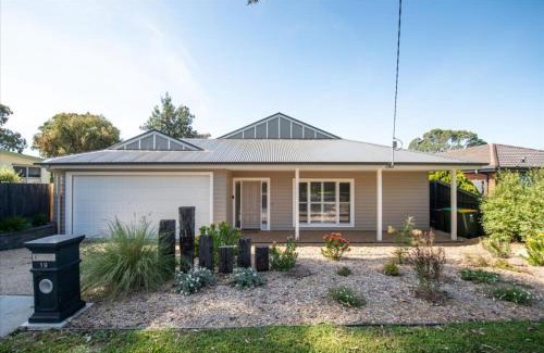 Inverloch House | Classic Contemporary Beach Beauty