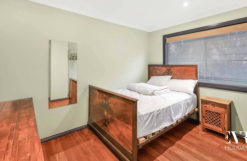 Sunderland Bay House | Classic Cottage Stay