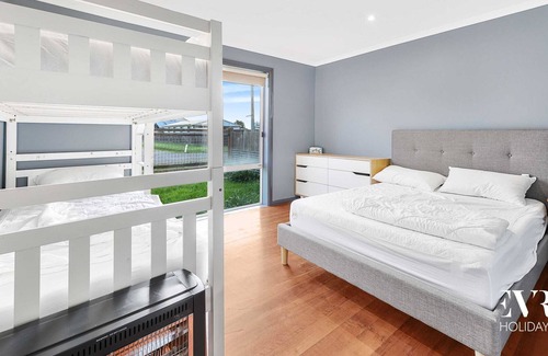 Sunderland Bay House | Classic Cottage Stay