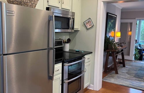 Fairhope Cottage | Classic Cottage in walking distance to historic Fairhope