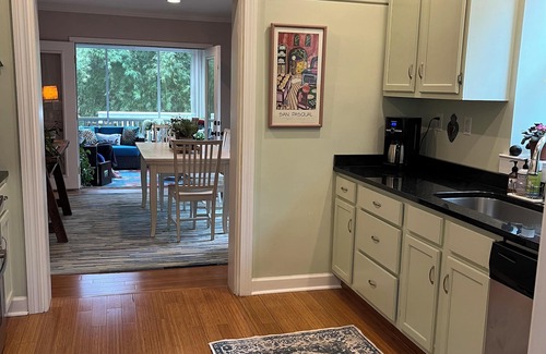 Fairhope Cottage | Classic Cottage in walking distance to historic Fairhope