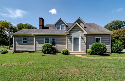 Murfreesboro Apartment | Classic Country Condo 30 mi to Nashville at 1/3 the price!