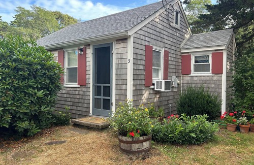 Eastham House | Classic, cozy Cape Cod Cottage