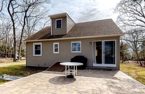 Springs House | Classic, Dog-Friendly Home w/ Free WiFi, Wood-Burning Fireplace, & a Gas Grill