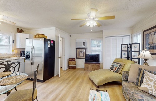 Laguna Beach Cottage | Classic Florida beachside cottage with nearby ocean access & WiFi