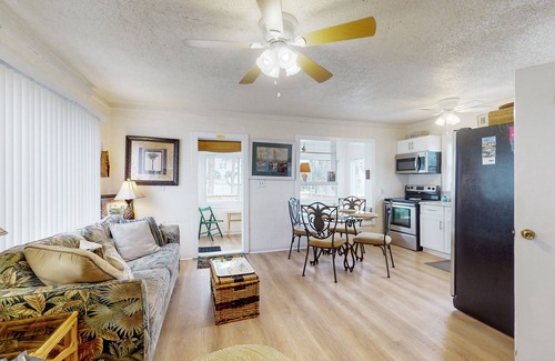 Laguna Beach Cottage | Classic Florida beachside cottage with nearby ocean access & WiFi