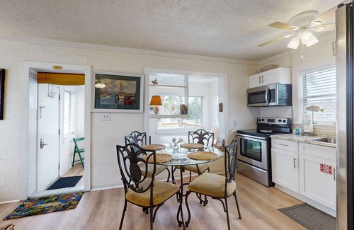 Laguna Beach Cottage | Classic Florida beachside cottage with nearby ocean access & WiFi