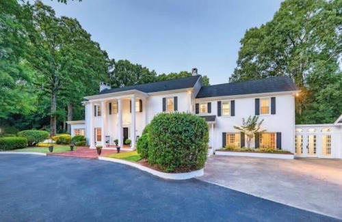 Greenville - Spartanburg House | Classic Furman Estate w/Pool & Pond, Gourmet Kitchen, Movie Theater, Sleeps 22