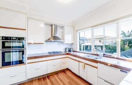 Hampton House | Classic Hampton Retreat * Bayview *Sandy Beach
