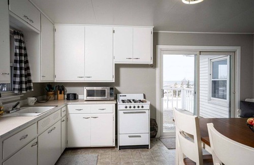Grand Haven Cottage | Classic Lake Michigan cottage across from Grand