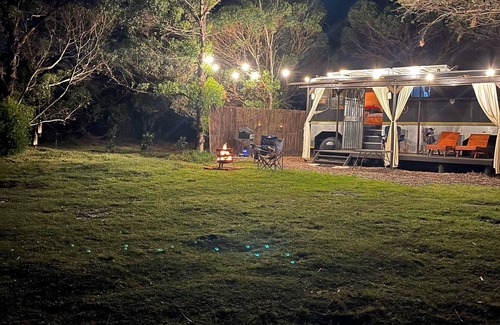 Stanford House | Classic mobile home next to vlei in birdsactuary.