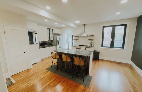 Richmond House | Classic Modern Carytown Rowhouse - central 3 bedroom