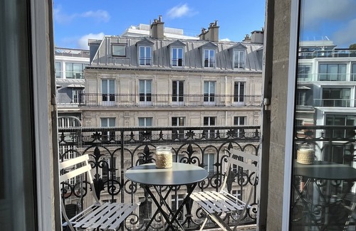 Palais-Royal Apartment | Classic Parisian apartment. Perfect for Olympics. Paris center. Family friendly.