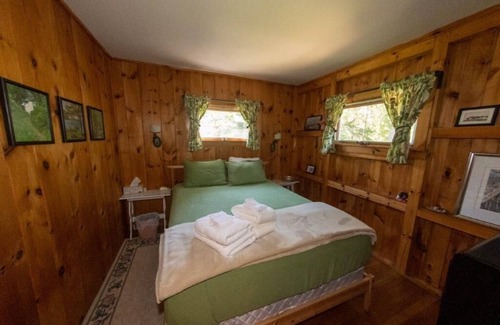 Phippsburg Cottage | Classic Popham Cottage, Rustic with Amenities. Large Yard, Steps to Beach, Near Popham State Park...