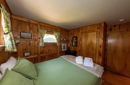 Phippsburg Cottage | Classic Popham Cottage, Rustic with Amenities. Large Yard, Steps to Beach, Near Popham State Park...