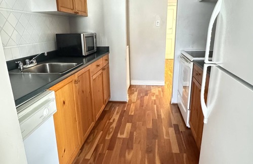 Fairview House | Classic & Quiet 1 Bedroom 1 Bath Across VGH