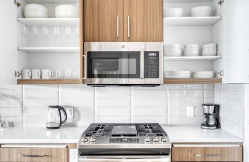 Centennial Apartment | Classic Redwood City 1BR w/Gym & W/D, walk to Caltrain, by Blueground