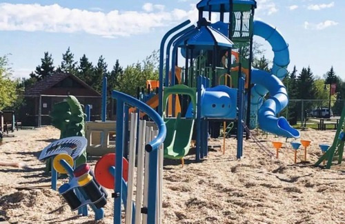 Sylvan Lake Apartment | Classic Retreat in Sylvan lake. Your cozy home away from home BEACH adventure.